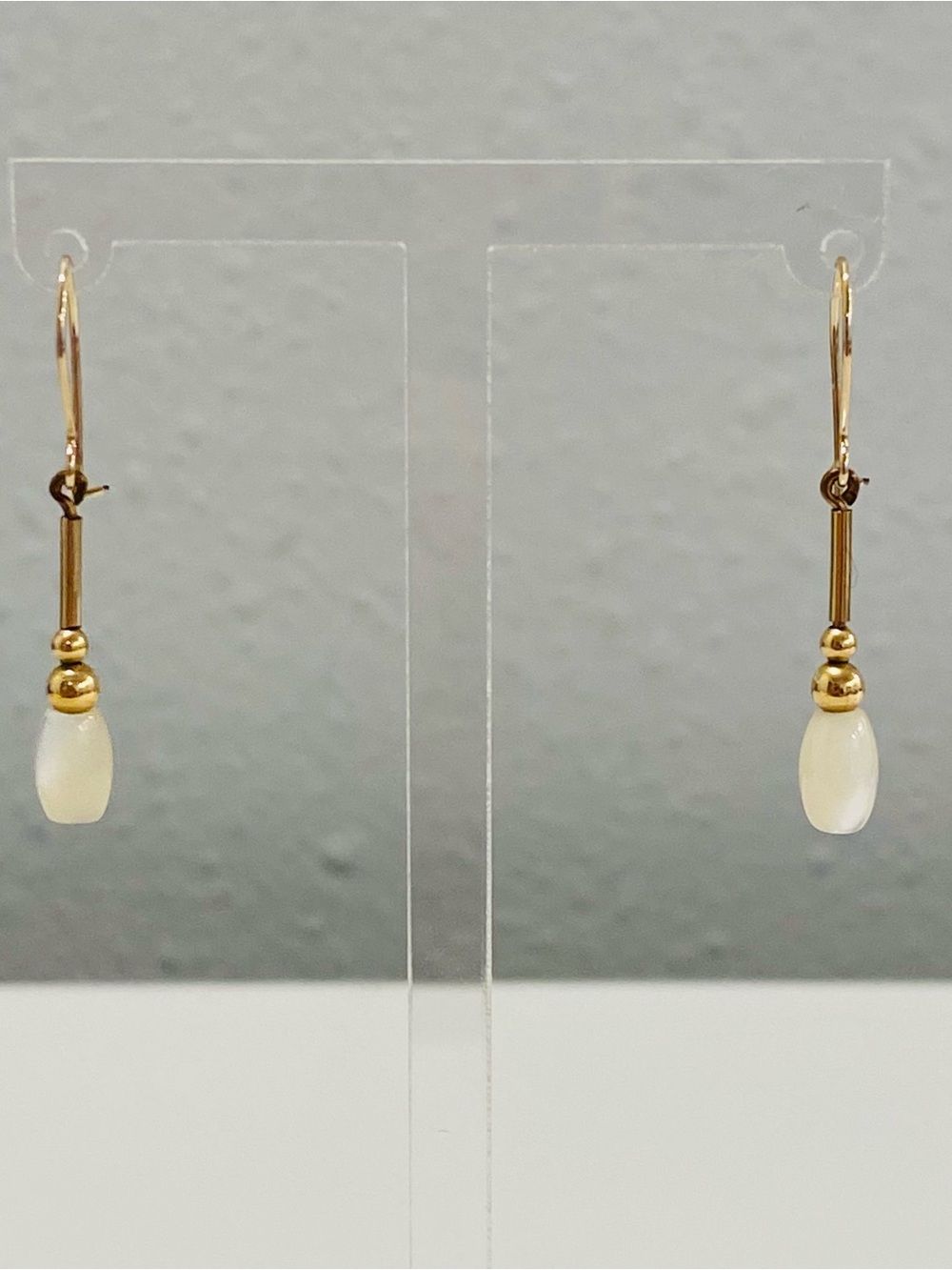 Vintage Faux Mother of Pearl Drop Dangle Earrings Goldtone Kidney Hook Wires